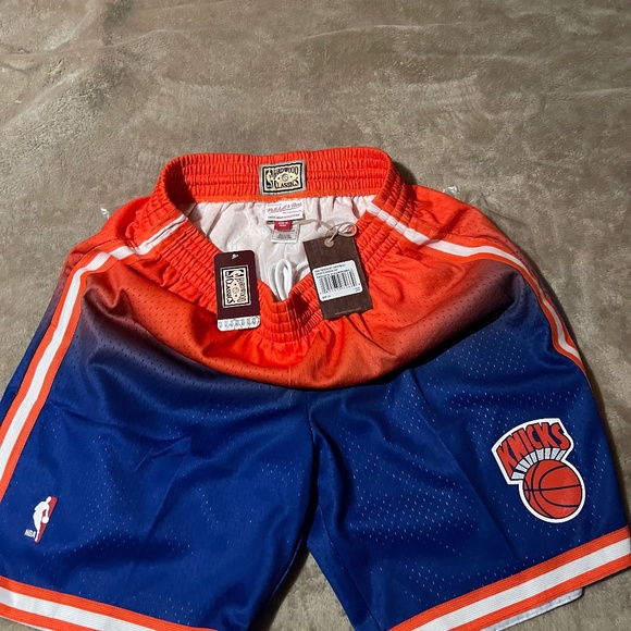 NBA New York Nicks  shorts - Picture 1 of 4